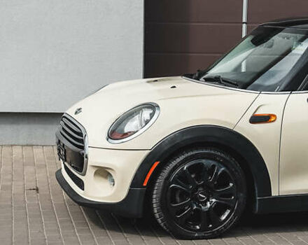 Білий Міні Cooper, об'ємом двигуна 1.5 л та пробігом 207 тис. км за 11900 $, фото 3 на Automoto.ua