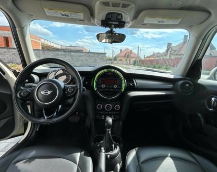 Белый Мини Купер, объемом двигателя 1.5 л и пробегом 207 тыс. км за 10994 $, фото 8 на Automoto.ua