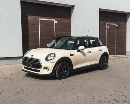 Білий Міні Cooper, об'ємом двигуна 1.5 л та пробігом 207 тис. км за 11900 $, фото 2 на Automoto.ua