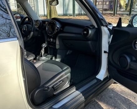 Белый Мини Купер, объемом двигателя 1.5 л и пробегом 98 тыс. км за 13300 $, фото 15 на Automoto.ua