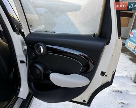 Белый Мини Купер, объемом двигателя 2 л и пробегом 99 тыс. км за 12100 $, фото 7 на Automoto.ua