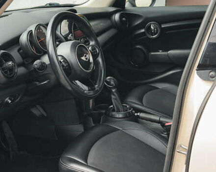 Білий Міні Cooper, об'ємом двигуна 1.5 л та пробігом 207 тис. км за 11900 $, фото 4 на Automoto.ua