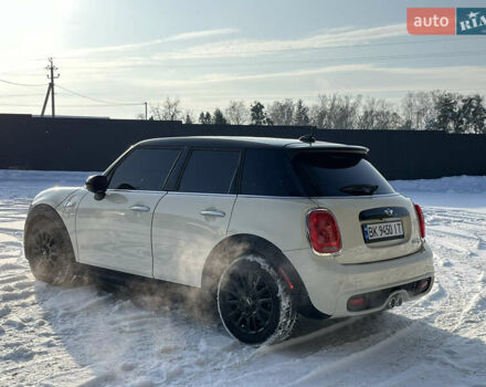 Білий Міні Cooper, об'ємом двигуна 2 л та пробігом 138 тис. км за 15999 $, фото 5 на Automoto.ua
