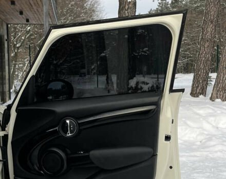 Білий Міні Cooper, об'ємом двигуна 2 л та пробігом 138 тис. км за 15999 $, фото 21 на Automoto.ua