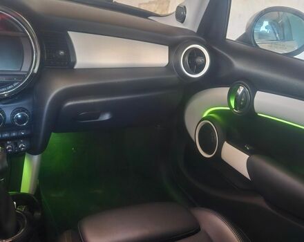 Білий Міні Cooper, об'ємом двигуна 2 л та пробігом 225 тис. км за 12999 $, фото 19 на Automoto.ua