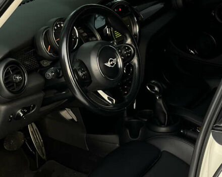 Білий Міні Cooper, об'ємом двигуна 2 л та пробігом 138 тис. км за 15999 $, фото 34 на Automoto.ua