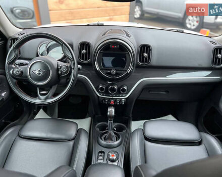 Белый Мини Купер, объемом двигателя 2 л и пробегом 170 тыс. км за 17500 $, фото 13 на Automoto.ua