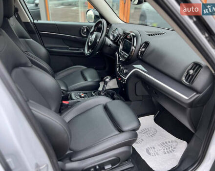 Белый Мини Купер, объемом двигателя 2 л и пробегом 170 тыс. км за 17500 $, фото 10 на Automoto.ua