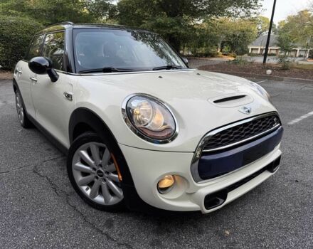 Белый Мини Купер, объемом двигателя 2 л и пробегом 34 тыс. км за 4300 $, фото 2 на Automoto.ua