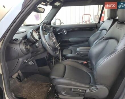 Білий Міні Cooper, об'ємом двигуна 2 л та пробігом 49 тис. км за 2000 $, фото 6 на Automoto.ua