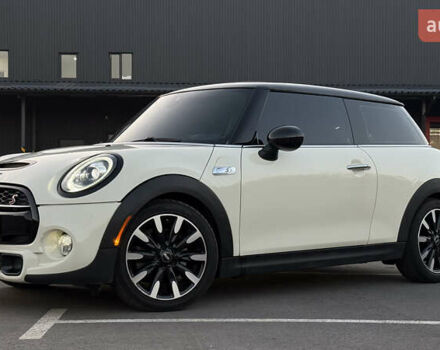 Белый Мини Купер, объемом двигателя 2 л и пробегом 123 тыс. км за 22000 $, фото 3 на Automoto.ua