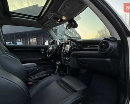 Белый Мини Купер, объемом двигателя 2 л и пробегом 123 тыс. км за 22000 $, фото 20 на Automoto.ua