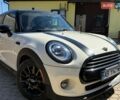 Белый Мини Купер, объемом двигателя 1.5 л и пробегом 128 тыс. км за 16900 $, фото 1 на Automoto.ua