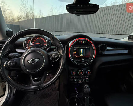 Белый Мини Купер, объемом двигателя 2 л и пробегом 123 тыс. км за 22000 $, фото 10 на Automoto.ua