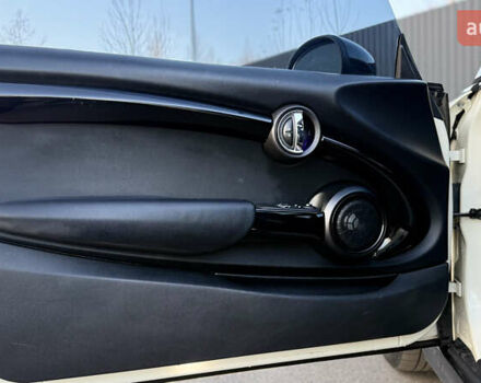 Белый Мини Купер, объемом двигателя 2 л и пробегом 123 тыс. км за 22000 $, фото 12 на Automoto.ua