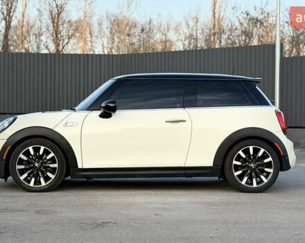 Белый Мини Купер, объемом двигателя 2 л и пробегом 123 тыс. км за 22000 $, фото 4 на Automoto.ua