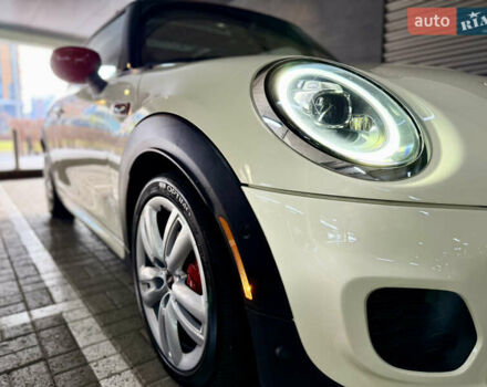 Белый Мини Купер, объемом двигателя 2 л и пробегом 53 тыс. км за 26500 $, фото 21 на Automoto.ua