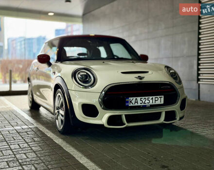 Белый Мини Купер, объемом двигателя 2 л и пробегом 53 тыс. км за 26500 $, фото 1 на Automoto.ua