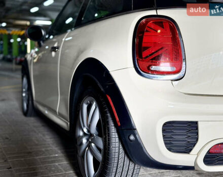 Белый Мини Купер, объемом двигателя 2 л и пробегом 53 тыс. км за 26500 $, фото 11 на Automoto.ua