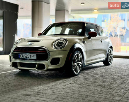Белый Мини Купер, объемом двигателя 2 л и пробегом 53 тыс. км за 26500 $, фото 3 на Automoto.ua