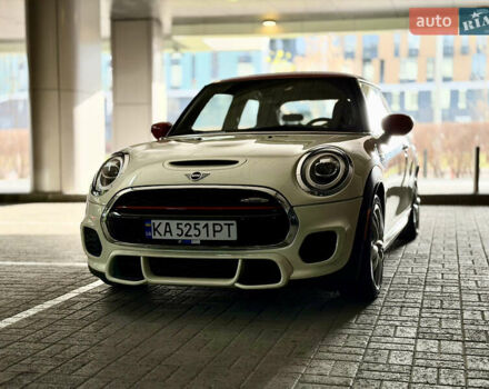 Белый Мини Купер, объемом двигателя 2 л и пробегом 53 тыс. км за 26500 $, фото 2 на Automoto.ua