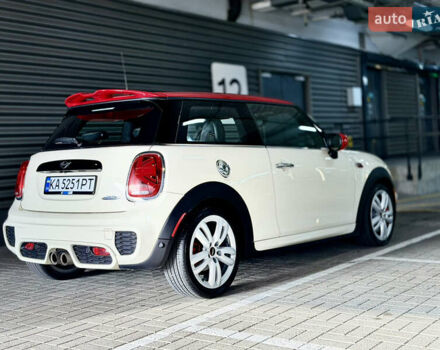 Белый Мини Купер, объемом двигателя 2 л и пробегом 53 тыс. км за 26500 $, фото 6 на Automoto.ua