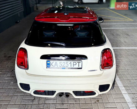 Белый Мини Купер, объемом двигателя 2 л и пробегом 53 тыс. км за 26500 $, фото 27 на Automoto.ua