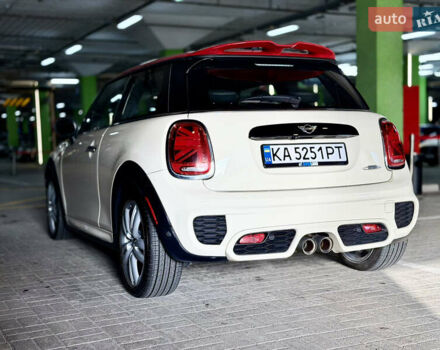 Белый Мини Купер, объемом двигателя 2 л и пробегом 53 тыс. км за 26500 $, фото 9 на Automoto.ua