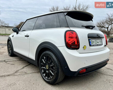 Белый Мини Купер, объемом двигателя 0 л и пробегом 8 тыс. км за 19900 $, фото 3 на Automoto.ua