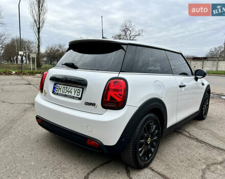 Белый Мини Купер, объемом двигателя 0 л и пробегом 8 тыс. км за 19900 $, фото 2 на Automoto.ua