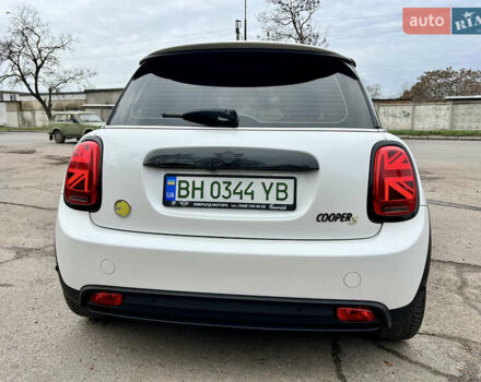 Белый Мини Купер, объемом двигателя 0 л и пробегом 8 тыс. км за 19900 $, фото 4 на Automoto.ua