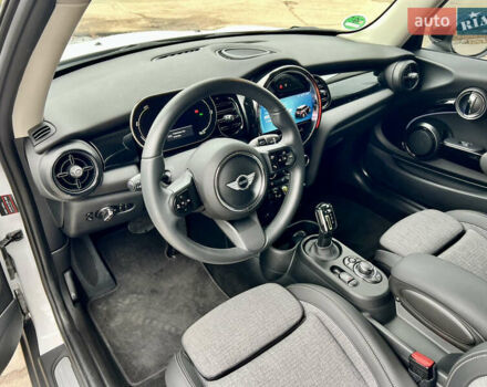 Белый Мини Купер, объемом двигателя 0 л и пробегом 8 тыс. км за 19900 $, фото 8 на Automoto.ua