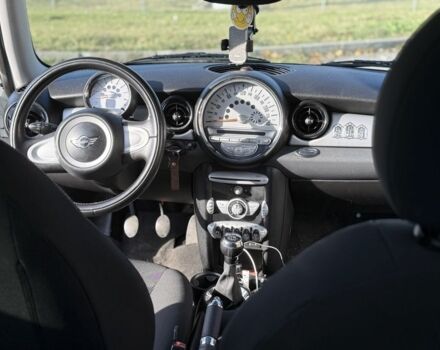 Білий Міні Cooper, об'ємом двигуна 1.6 л та пробігом 193 тис. км за 6300 $, фото 7 на Automoto.ua