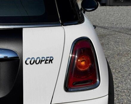 Білий Міні Cooper, об'ємом двигуна 1.6 л та пробігом 150 тис. км за 7200 $, фото 8 на Automoto.ua