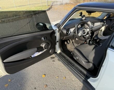 Білий Міні Cooper, об'ємом двигуна 1.6 л та пробігом 193 тис. км за 6300 $, фото 4 на Automoto.ua