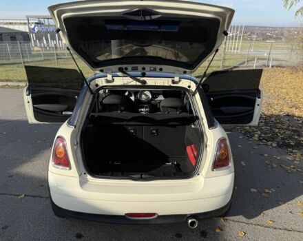 Білий Міні Cooper, об'ємом двигуна 1.6 л та пробігом 193 тис. км за 6300 $, фото 6 на Automoto.ua