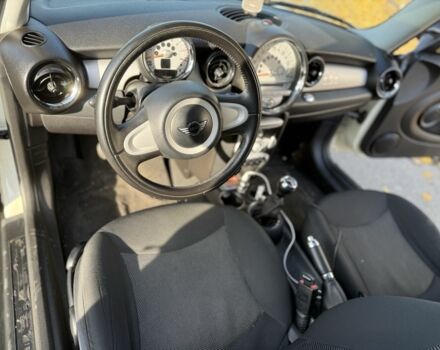 Білий Міні Cooper, об'ємом двигуна 1.6 л та пробігом 193 тис. км за 6300 $, фото 5 на Automoto.ua