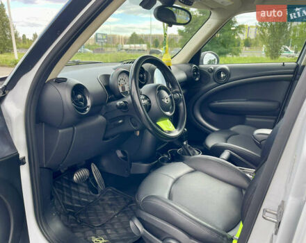 Белый Мини Купер, объемом двигателя 1.6 л и пробегом 150 тыс. км за 12161 $, фото 9 на Automoto.ua