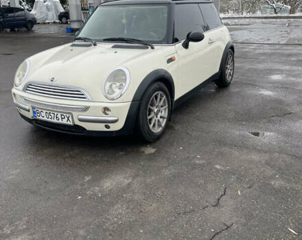 Белый Мини Купер, объемом двигателя 1.6 л и пробегом 211 тыс. км за 4500 $, фото 1 на Automoto.ua
