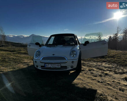 Белый Мини Купер, объемом двигателя 1.6 л и пробегом 250 тыс. км за 4800 $, фото 1 на Automoto.ua