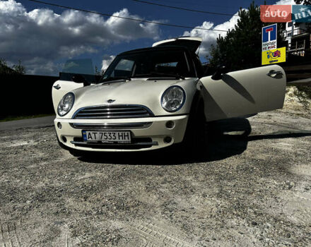 Белый Мини Купер, объемом двигателя 1.6 л и пробегом 250 тыс. км за 4499 $, фото 1 на Automoto.ua