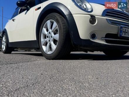 Білий Міні Cooper, об'ємом двигуна 1.6 л та пробігом 129 тис. км за 5600 $, фото 1 на Automoto.ua
