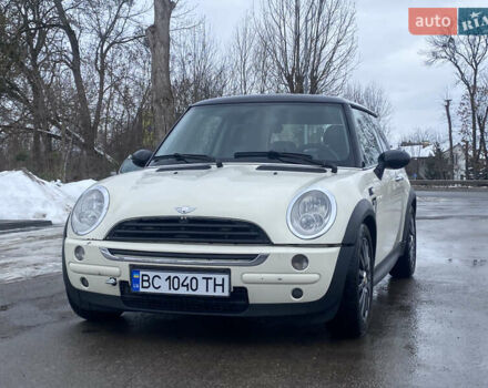 Белый Мини Купер, объемом двигателя 1.4 л и пробегом 240 тыс. км за 3750 $, фото 1 на Automoto.ua
