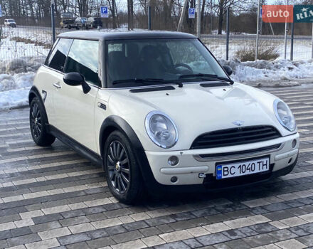 Белый Мини Купер, объемом двигателя 1.4 л и пробегом 241 тыс. км за 3800 $, фото 1 на Automoto.ua