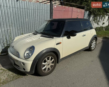 Білий Міні Cooper, об'ємом двигуна 1.6 л та пробігом 190 тис. км за 4800 $, фото 1 на Automoto.ua