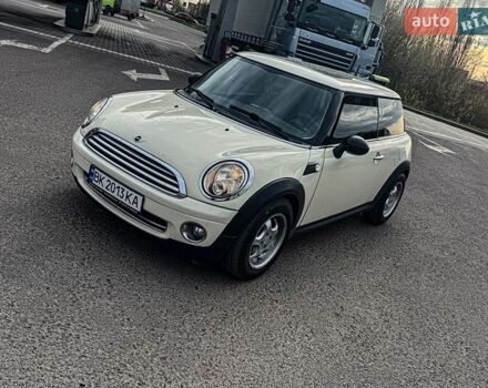Білий Міні Cooper, об'ємом двигуна 1.4 л та пробігом 229 тис. км за 4500 $, фото 1 на Automoto.ua