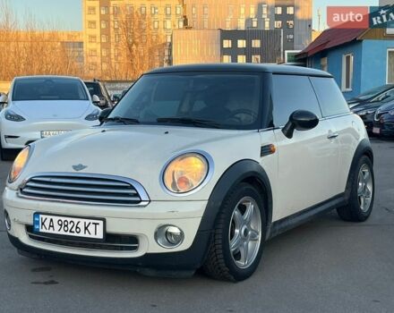Белый Мини Купер, объемом двигателя 1.6 л и пробегом 236 тыс. км за 5550 $, фото 1 на Automoto.ua