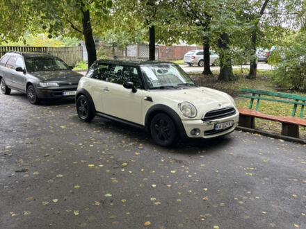 Білий Міні Cooper, об'ємом двигуна 1.6 л та пробігом 255 тис. км за 4100 $, фото 1 на Automoto.ua