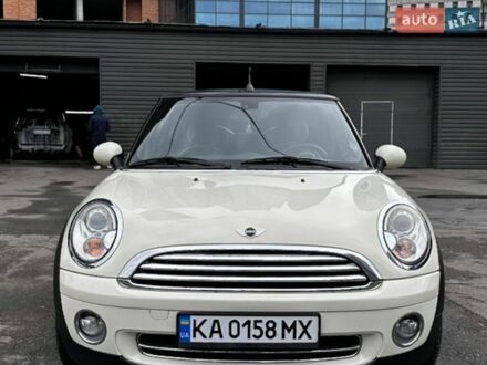 Белый Мини Купер, объемом двигателя 1.6 л и пробегом 221 тыс. км за 8100 $, фото 1 на Automoto.ua