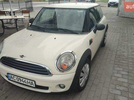 Білий Міні Cooper, об'ємом двигуна 1.4 л та пробігом 195 тис. км за 4000 $, фото 1 на Automoto.ua